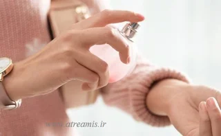 چگونه ماندگاری عطر را بیشتر کنیم؟ راهنمای کامل افزایش دوام و پخش بوی عطر