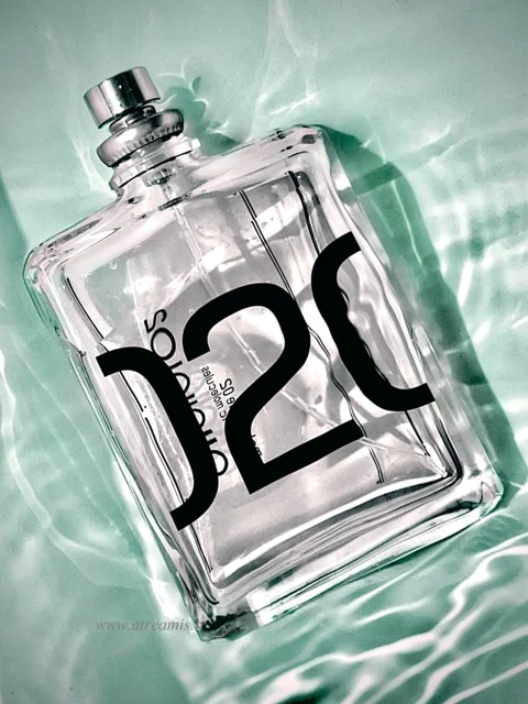 اسانس عطر اسنتریک مولکول 02