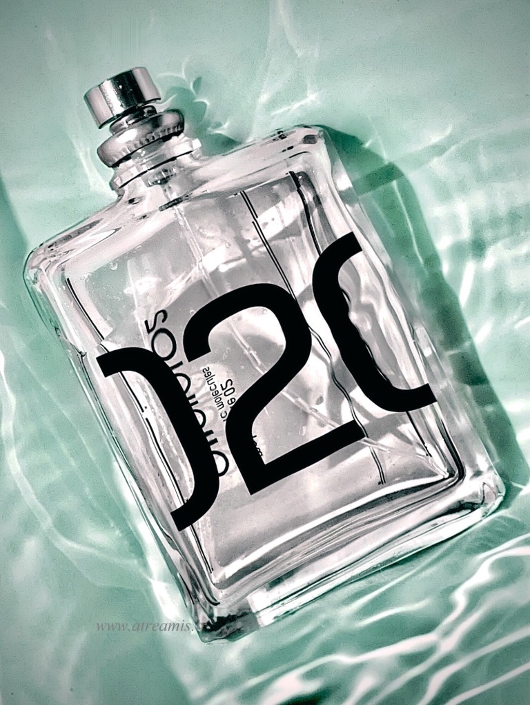 عطر اسنتریک مولکول 02