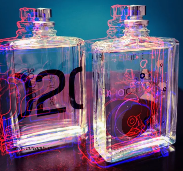 اسانس عطر اسنتریک مولکول 02